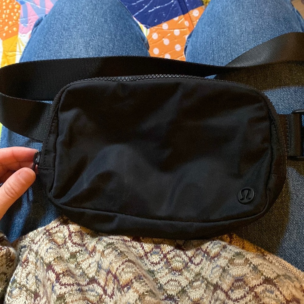 Lululemon belt bag. Unisex.